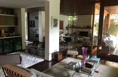 Casa para venda em Morumbi de 550.00m² com 5 Quartos, 3 Suites e 4 Garagens
