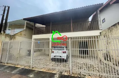 Casa para venda em Bosque de 250.00m² com 3 Quartos, 1 Suite e 6 Garagens
