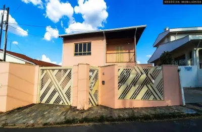 Casa para venda em Castelo de 450.00m² com 3 Quartos, 1 Suite e 6 Garagens