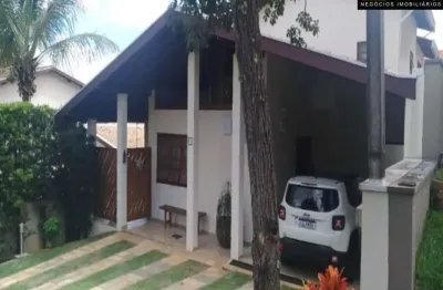 Casa para venda em Condomínio Vivenda das Quaresmeiras de 295.00m² com 3 Quartos, 2 Suites e 4 Garagens