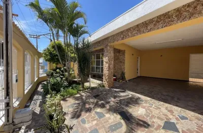 Casa para venda em Vila Hortência de 203.00m² com 3 Quartos, 1 Suite e 4 Garagens