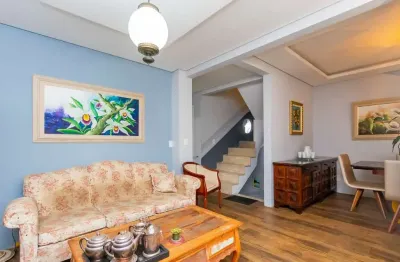 Sobrado para venda em Barreirinha de 93.00m² com 3 Quartos, 1 Suite e 2 Garagens