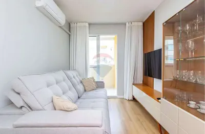 Apartamento para alugar em Capão Raso de 66.00m² com 3 Quartos, 1 Suite e 1 Garagem