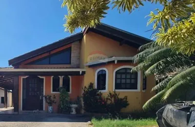 Chácara para venda em Colinas Do Castelo de 130.00m² com 3 Quartos, 1 Suite e 5 Garagens