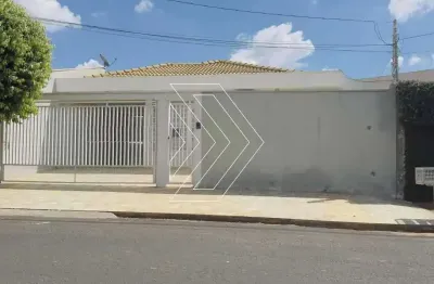 Casa para venda e aluguel em Jardim Maria Izabel de 180.00m² com 3 Quartos, 2 Suites e 3 Garagens