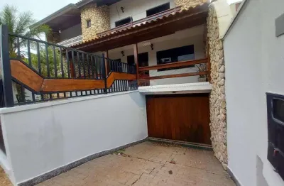 Casa para alugar em Vila Nossa Senhora De Fátima de 209.25m² com 4 Quartos, 3 Suites e 8 Garagens
