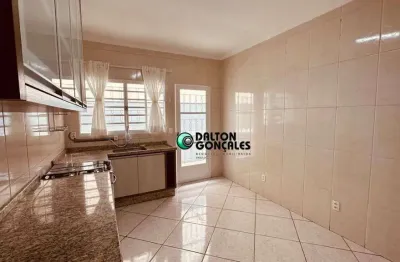 Casa para venda em Jardim Hubert de 105.00m² com 2 Quartos, 1 Suite e 2 Garagens