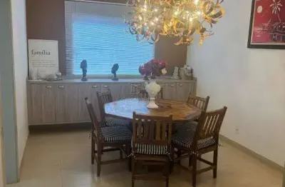 Casa para alugar em Jardim Irajá de 325.50m² com 3 Quartos, 2 Suites e 4 Garagens