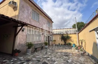 Casa para venda em Vaz Lobo de 218.00m² com 4 Quartos, 1 Suite e 4 Garagens