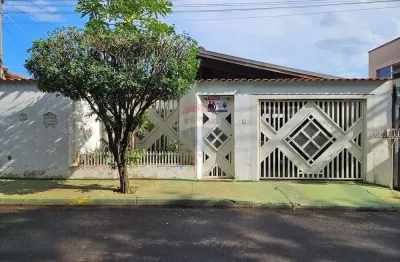 Casa para venda em Jardim Ipê Viii de 130.00m² com 2 Quartos e 2 Garagens