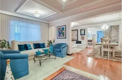 Apartamento para venda em Champagnat de 235.00m² com 4 Quartos, 1 Suite e 3 Garagens