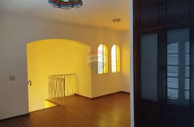 Casa para alugar em Vila Santista de 224.00m² com 5 Quartos e 1 Suite