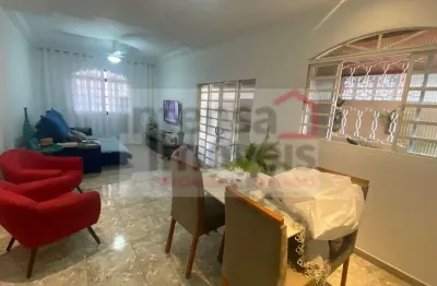 Sobrado para venda em Residencial Dalla Rosa de 232.00m² com 3 Quartos, 1 Suite e 2 Garagens