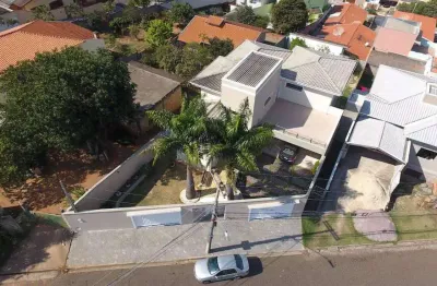 Casa para venda em JARDIM SÃO FRANCISCO de 297.00m² com 4 Quartos, 1 Suite e 2 Garagens