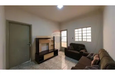 Casa com 2 quartos à venda na Avenida Capitão Arthur dos Santos, 229, Vila Bressan, Araras