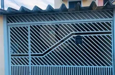 Sobrado para venda em Vila São Pedro de 216.00m² com 3 Quartos, 1 Suite e 2 Garagens