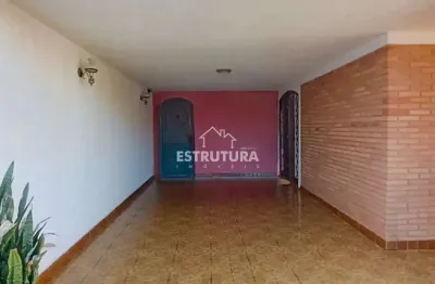 Casa para venda em Vila Operária de 192.00m² com 3 Quartos, 1 Suite e 3 Garagens