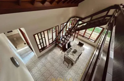 Casa para alugar em Jardim Recanto do Valle de 200.00m² com 2 Quartos, 4 Suites e 2 Garagens