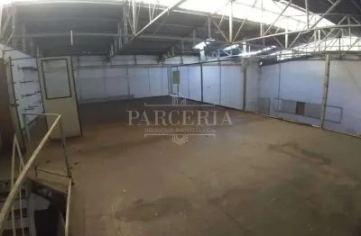 Galpão / Depósito / Armazém para alugar em Vila Bandeirantes de 660.00m²