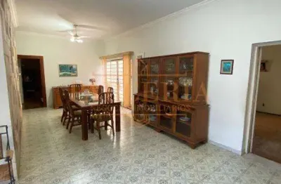 Sobrado para alugar em Centro de 648.00m² com 5 Quartos, 5 Suites e 4 Garagens