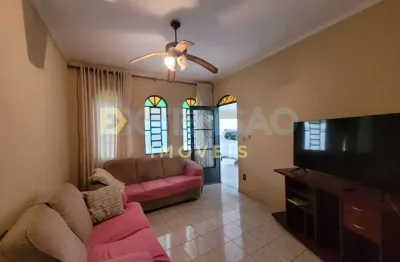 Casa para venda em Centro de 197.00m² com 3 Quartos, 1 Suite e 2 Garagens
