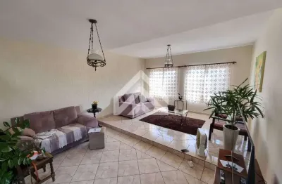 Sobrado para venda em Jardim Portugal de 220.00m² com 3 Quartos, 1 Suite e 4 Garagens