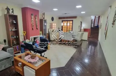 Sobrado para venda em Santa Maria de 200.00m² com 3 Quartos, 3 Suites e 5 Garagens