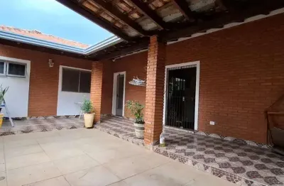 Casa para venda em Parque Hongaro de 100.00m² com 2 Quartos e 4 Garagens