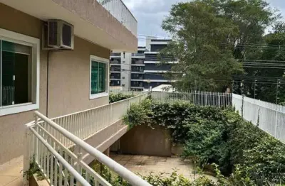 Casa para alugar em Bigorrilho de 242.00m² com 6 Quartos, 5 Suites e 6 Garagens