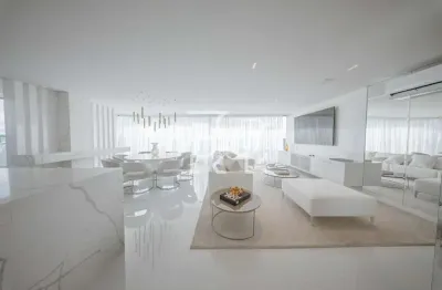 Apartamento para venda em Pinheiros de 200.00m² com 3 Quartos, 3 Suites e 2 Garagens