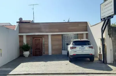 Casa para venda em Jardim Itália de 130.00m² com 4 Quartos, 1 Suite e 2 Garagens