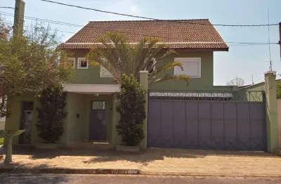 Casa para venda em Bosque de 360.00m² com 4 Quartos, 2 Suites e 5 Garagens