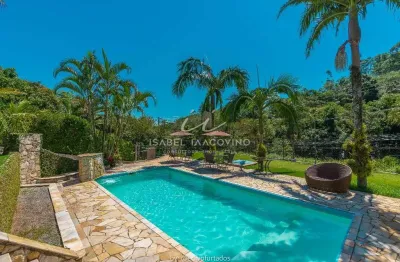 Casa para venda em Caixa D´água de 384.00m² com 4 Quartos, 4 Suites e 2 Garagens