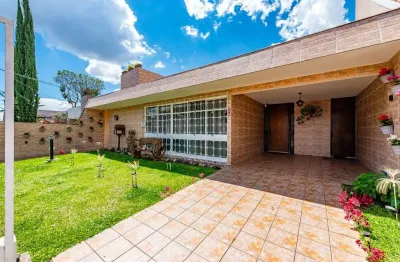 Casa para venda em Vila Izabel de 220.00m² com 3 Quartos, 1 Suite e 4 Garagens