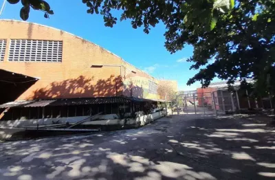 Galpão / Depósito / Armazém para alugar em Pavuna de 1520.00m² com 60 Garagens