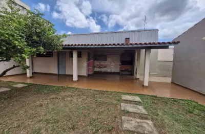 Casa para alugar em Jardim Esplanada de 209.00m² com 3 Quartos, 1 Suite e 3 Garagens