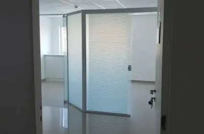 Sala comercial para alugar na Avenida Orosimbo Maia, 430, Centro, Campinas