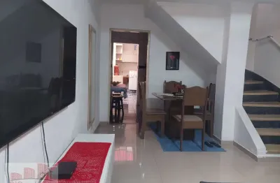 Sobrado para venda em Centro de 100.00m² com 2 Quartos e 1 Garagem