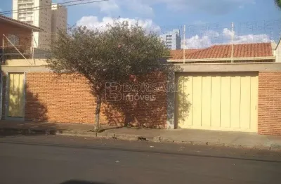 Casa para venda e aluguel em Centro de 361.00m² com 3 Quartos, 1 Suite e 4 Garagens
