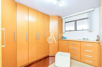 Sobrado para venda em Água Verde de 366.00m² com 4 Quartos, 1 Suite e 5 Garagens