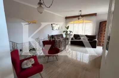 Casa para venda em Jardim Estádio de 234.00m² com 3 Quartos, 1 Suite e 5 Garagens