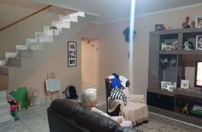 Sobrado para venda em Vila Ré de 225.00m² com 3 Quartos, 1 Suite e 4 Garagens