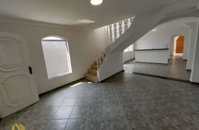 Sobrado para venda em Jardim Veneza de 232.00m² com 3 Quartos, 3 Suites e 2 Garagens