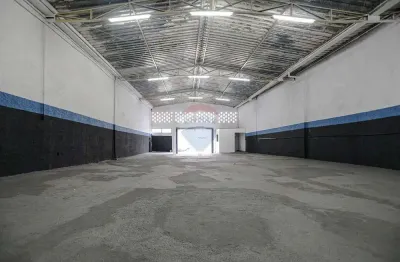 Galpão / Depósito / Armazém para venda em Centro de 250.00m² com 1 Quarto e 4 Garagens