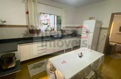 Chácara para venda em Chácara Ipês de 1600.00m² com 3 Quartos, 1 Suite e 2 Garagens