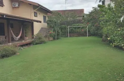 Casa para venda em Cidade Universitária de 360.00m² com 4 Quartos, 2 Suites e 6 Garagens