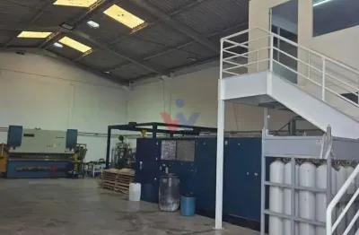 Galpão / Depósito / Armazém para venda em Cidade Industrial de 240.00m² com 4 Garagens