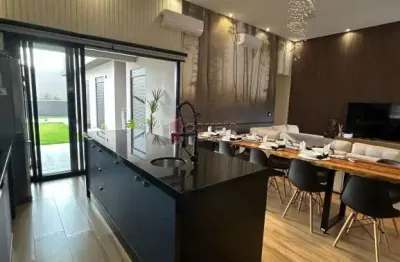 Casa de Condomínio para venda em Jardim Celeste de 210.00m² com 3 Quartos, 1 Suite e 4 Garagens