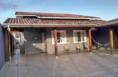 Casa para venda em Martim De Sá de 180.00m² com 3 Quartos, 3 Suites e 4 Garagens