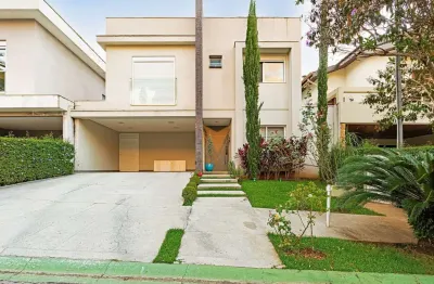 Casa para venda em Alphaville de 280.00m² com 4 Quartos, 4 Suites e 4 Garagens